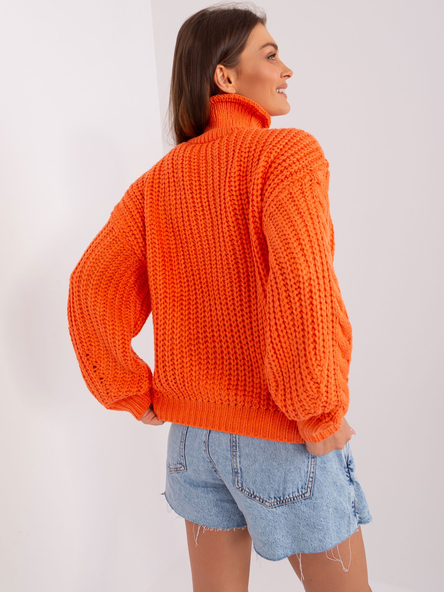 pletený_sveter,sveter_damsky,damsky_sveter,oversize_sveter,pulover,pulover_damsky,pulover_dámsky,damsky_pulover,dámsky_pulóver,oranzovy_sveter,oranzovy_pulover